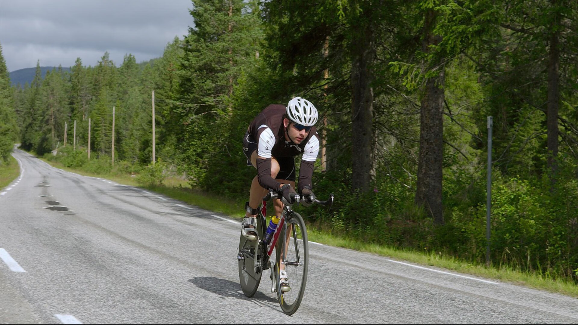 波斯铁骑强压南方堡垒，北欧神锋演绎稳定美学—现代足球的两种胜利哲学